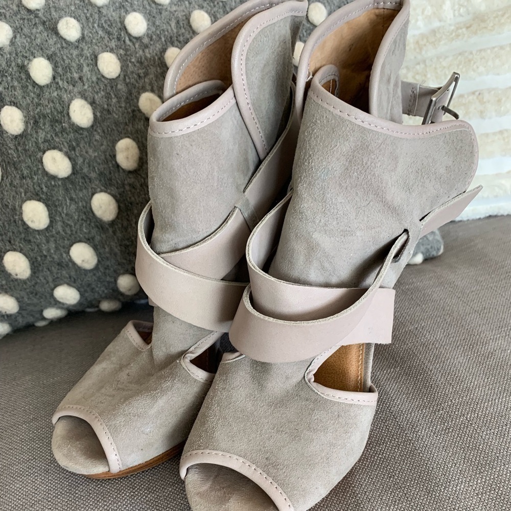 High heel shoes